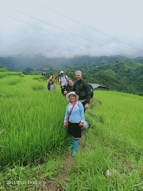 1 DAY Trek the Most Beautiful Villages of Sapa & Local Guide - Meeting at Sapa Church and starting downhill