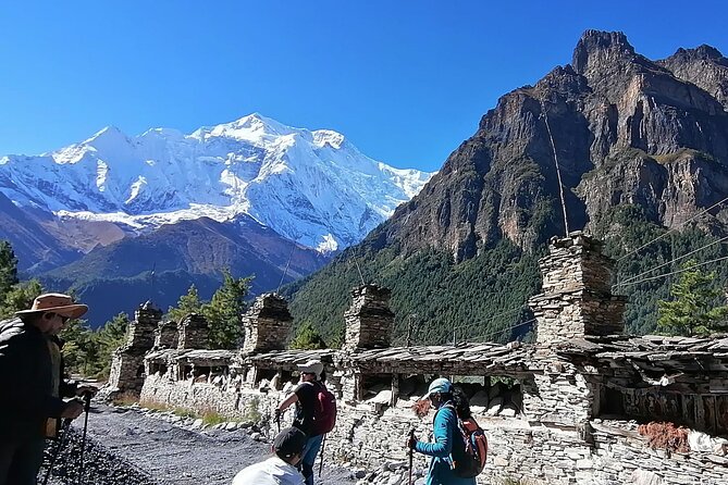 10 Days Annapurna Circuit Trek - Day 2: Forest paths and the approach to Chame
