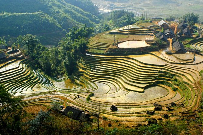 2-Day Amazing Sapa Trek With Sleeper Train From Hanoi - Overnight At Homestay - Hanoi Station and the overnight ride to Lao Cai