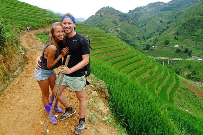 2 Days 1 Night Sapa Trekking Group Tour at Homestay - The early bus from Hanoi to Sapa