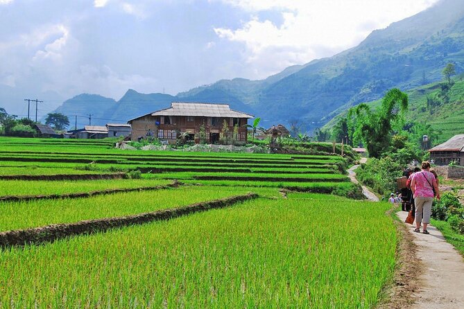 2 Days 1 Night Sapa Trekking Group Tour at Homestay - Breakfast and the 8-kilometer walk to Giang Ta Chai