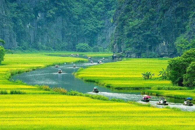 2-Days Sapa Tour with Fansipan Cable Car Trekking Three Village - Lunch, Sapa free time, and the long ride home