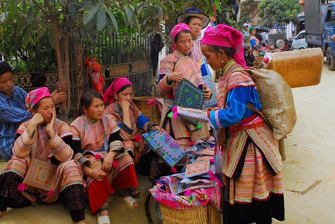 3-Night Sapa Trek and Homestay with Round Trip Transfer from Hanoi - Group size, transfers, and the return to Hanoi