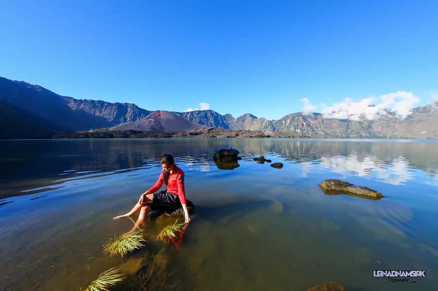 3d/2n trekking mount rinjani summit lake & hot springs - Day two: summit sunrise, lake lunch, and the long crater climb