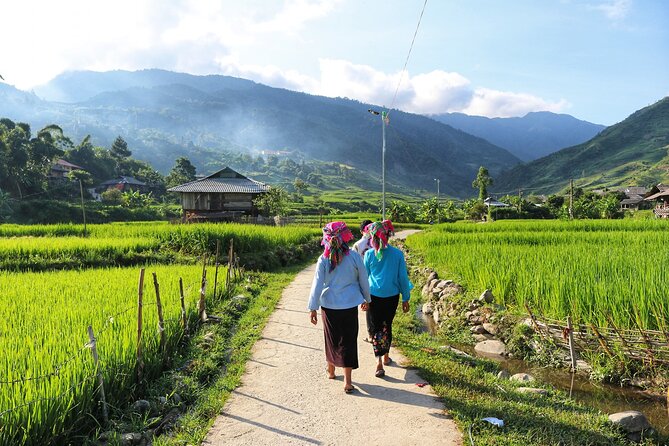 3D2N- Rice Terraces Treks & Easy rider from Sa Pa - The bus from Sa Pa to Khau Pha
