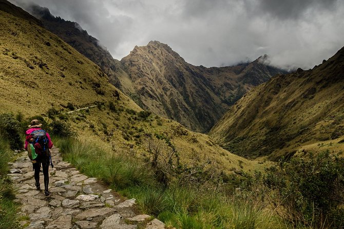 4 Day Classic Inca Trail to Machu Picchu by 360° Train - Communication and guide standards