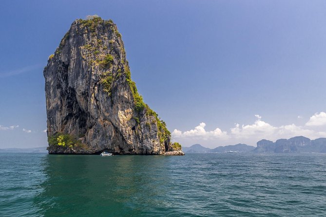 8-Days Hanoi, Sapa Trekking And Halong Bay Cruise - The long road from Hanoi to mountain Sapa