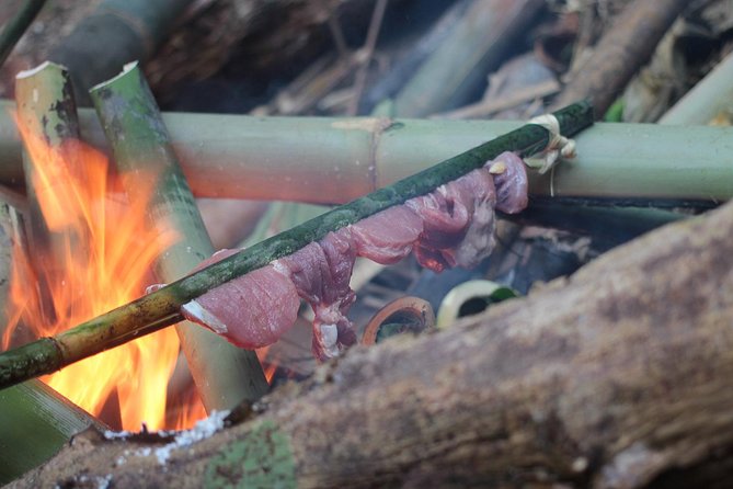 Akha private eco-trekking 2 days 1 night Chiang Rai - Walking to the Lahu village before the overnight stay