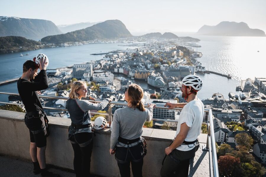 Ålesund: Via Ferrata tour - The first half: steep rock and a fast change in views