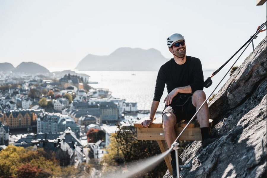 Ålesund: Via Ferrata tour - Booking, cancellation, and languages
