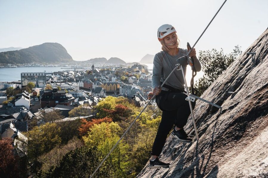 Ålesund: Via Ferrata tour - Meeting the guide and getting fitted