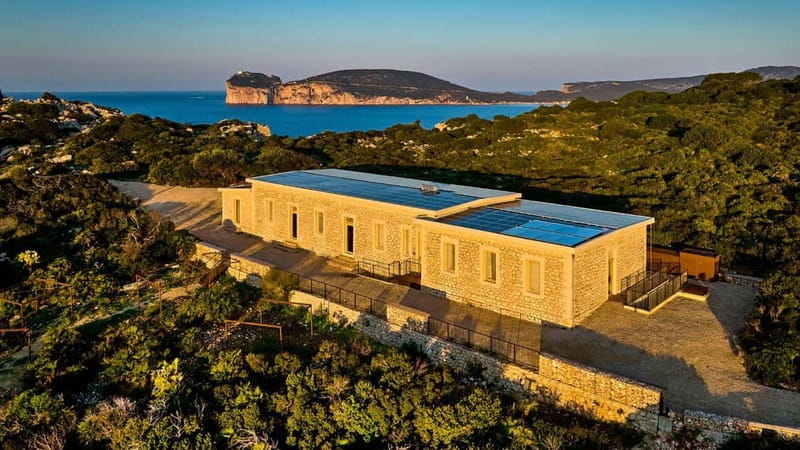 Alghero: trekking in the Porto Conte park - Walking through Mediterranean scrub and woodland