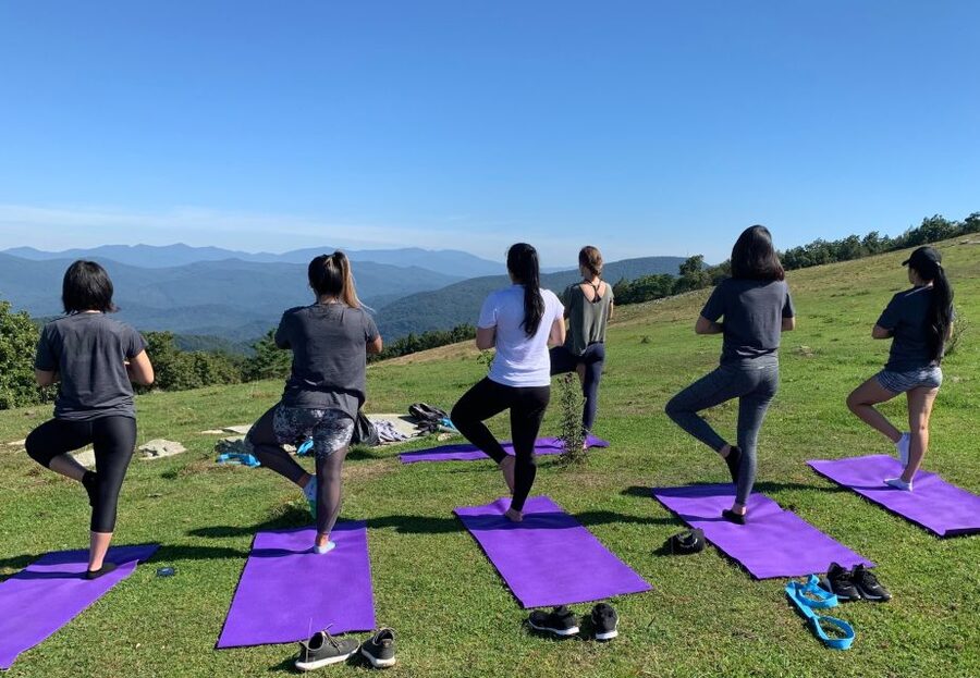 Asheville: Yoga on a Mountain Hike - Morning calm or a sunset with cows