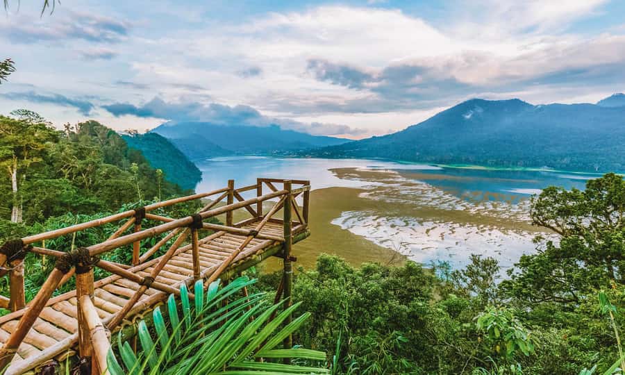 Bali: Twin Lakes, Handara Gates, and Forest Trekking Tour - Lunch at a local restaurant