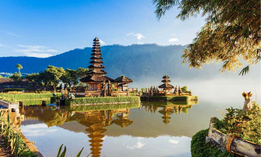 Bali: Twin Lakes, Handara Gates, and Forest Trekking Tour - The 4 AM pickup and mountain road