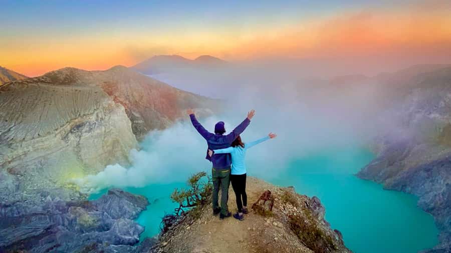 Banyuwangi: Ijen Crater Bluefire and Sunrise Guided Trek - Why Ijen’s blue fire is worth a midnight start