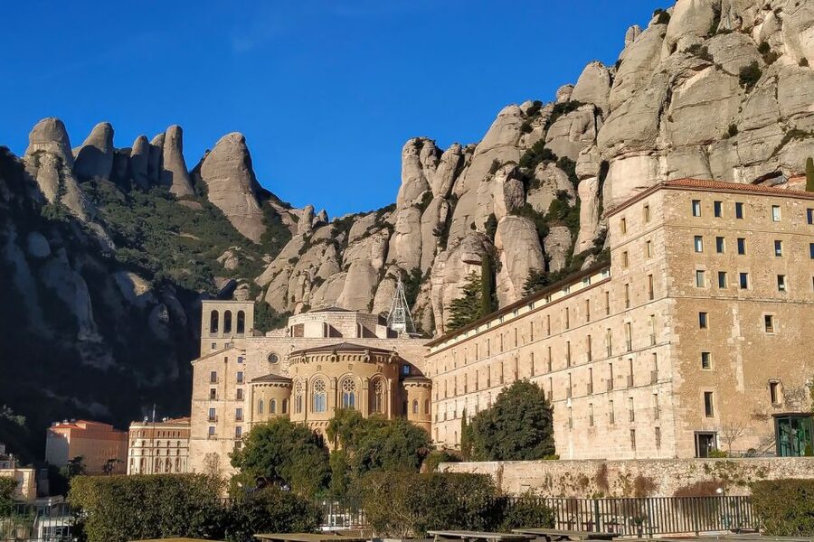 Barcelona: Montserrat Monastery & Hiking Off the Beaten Path - Seeing the Benedictine abbey before the hike