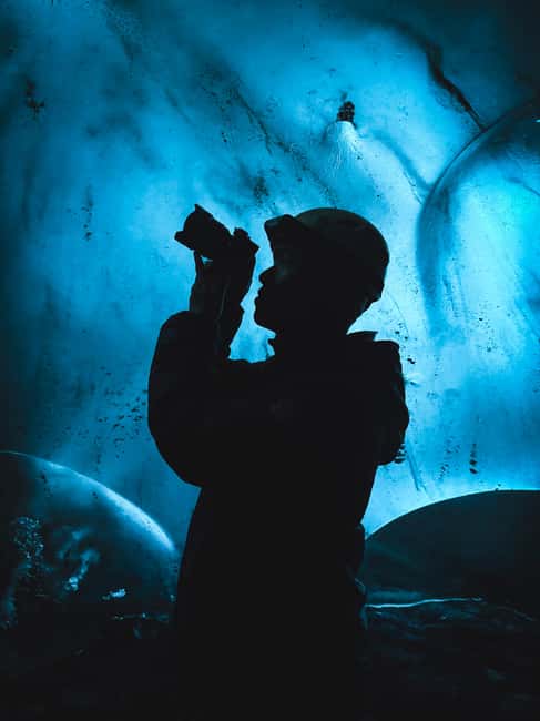 Blue Ice Cave Adventure and Glacier Hike (from Jökulsárlón) - Why the winter ice looks so blue
