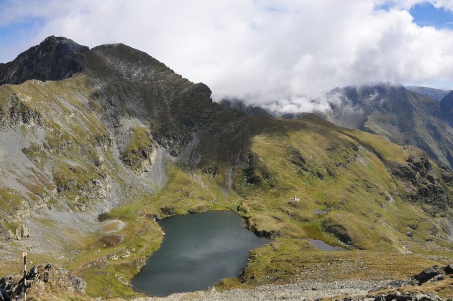 Brasov: Private Fagaras Mountains Trekking Tour - The peak choice: Vanatoarea lui Buteanu or a lake walk