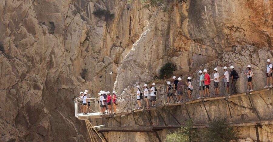 Caminito del Rey: Trekking Tour with Hiking Guide - The height, the railings, and the real scare factor