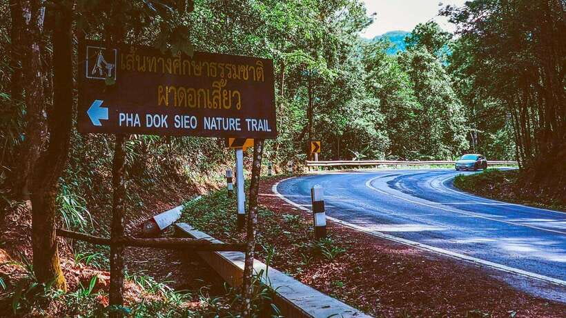 Chiang Mai: Doi Inthanon National Park and Pha Dok Siew Trek - Lunch near the Karen community