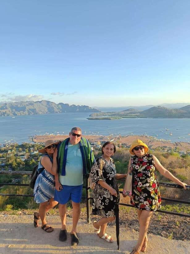 Coron Town Tour: Maquinit Hotspring & Mt. Tapyas Trekking - Soaking in Maquinit Hot Spring