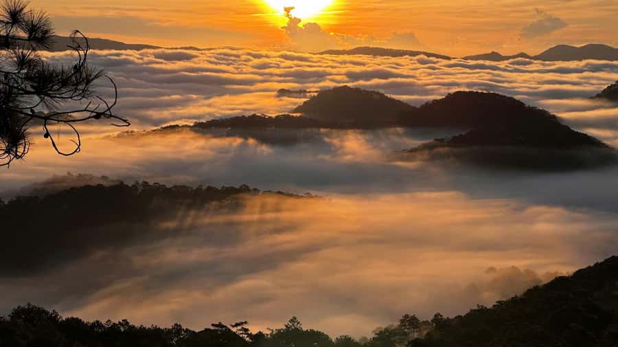 Dalat: Sunrise Trekking and Cloud Hunting experience - Sunrise Above Tuyen Lam Lake