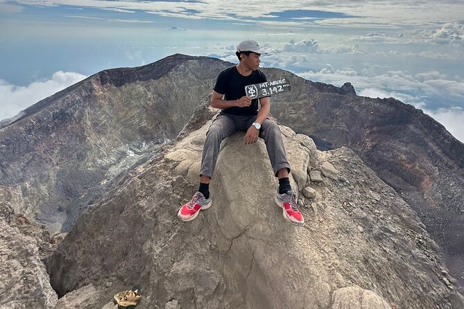 Dekwar Mount Agung Sunrise Trekking - The climb: dirt roads, rocks, and a slow night rhythm