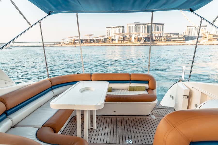 Dubai: Private Luxury Everest Yacht Cruise from Dubai Marina - Palm Jumeirah and Jumeirah Zabeel Saray