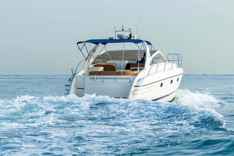 Dubai: Private Luxury Everest Yacht Cruise from Dubai Marina - Burj Al Arab and the open Gulf