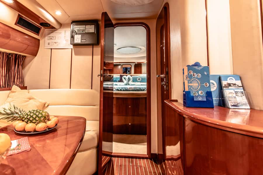 Dubai: Private Luxury Everest Yacht Cruise from Dubai Marina - Daylight, sunset, or evening?