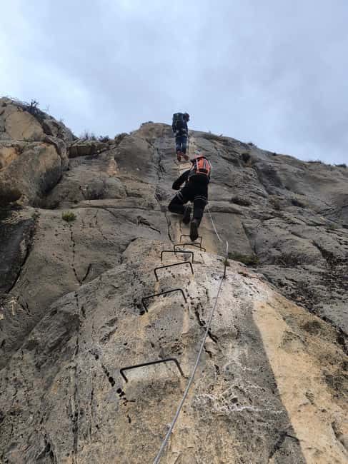 Elda: El Bolón via ferrata with zipline and abseiling - Key points at a glance