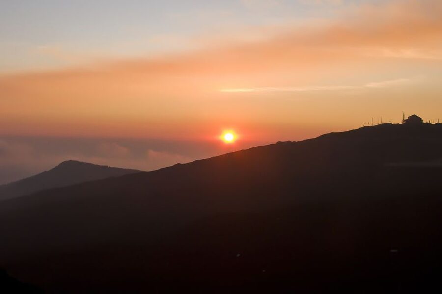 Etna Sunset Tour: Volcano trek, Cave & tasting from Catania - Who should book this tour