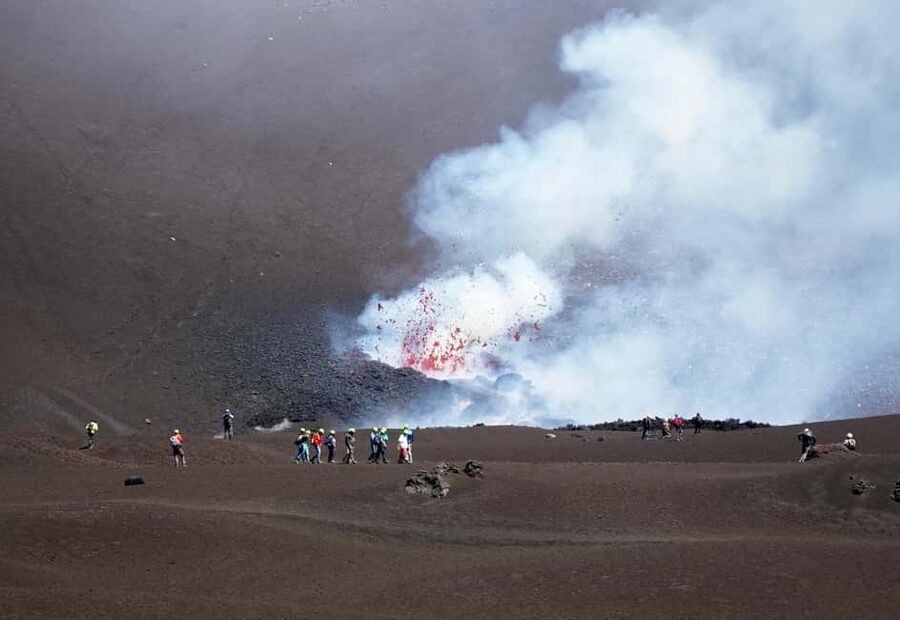 Etna: Trekking to the summit craters at 3340 meters - The best parts of the Etna summit hike