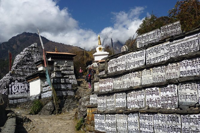 Everest Base Camp Trek - 16 Days - Lobuche and Everest Base Camp: the demanding centerpiece