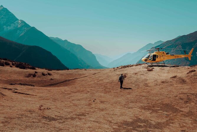 Everest Base Camp trek with Helicopter return 9 days - Day 2: Flying to Lukla and walking to Phakding
