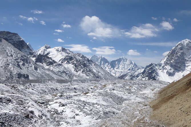 Everest Base Camp Trekking - Day 8: Prayer flags above the Khumbu Glacier