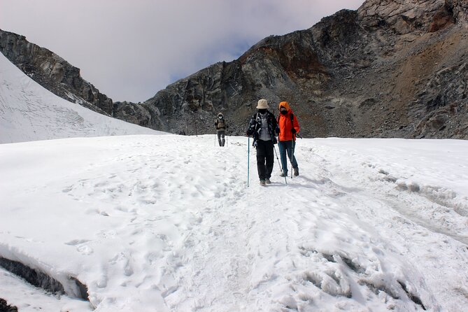 Everest Gokyo Valley Trek - 12 days - Day 1: Lukla flight and the walk to Phakding