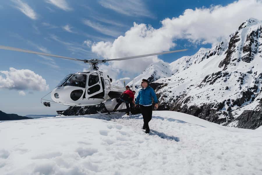 Franz Josef: 2.5 Hour Glacier Hike with Helicopter Transfer - The short helicopter flight over the West Coast