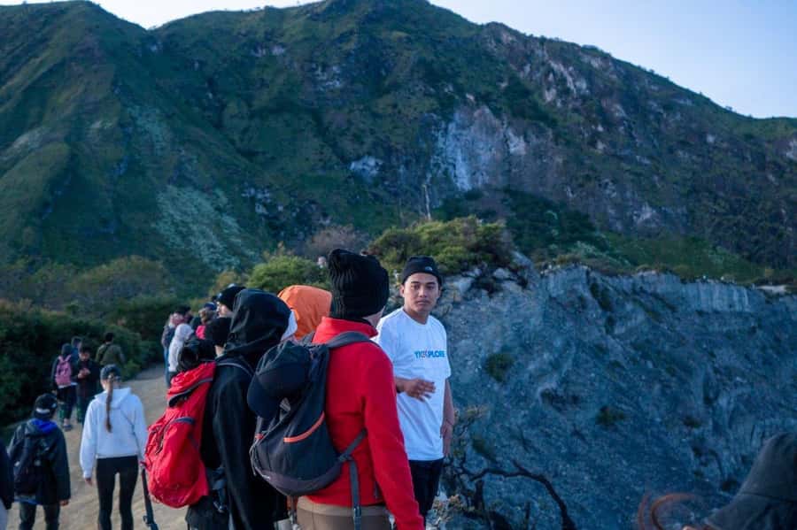 From Banyuwangi: Day Trip to Ijen Volcano with Guided Trek - Turquoise water and sunrise from the crater rim