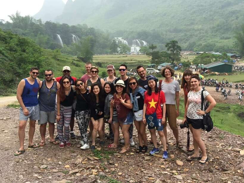 From Hanoi: 2-Day Sapa Trek Tour - Luxury Limousine Transfer - Day two: the long walk through Lao Chai and Ta Van