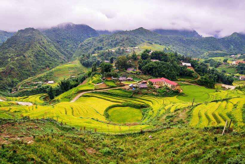 From Hanoi: 2-Day Sapa Trek Tour - Luxury Limousine Transfer - Day one: arriving in Sapa and walking to Cat Cat