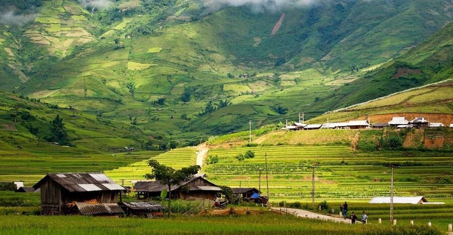 From Hanoi: 2-Day Sapa Trekking Trip with Homestay & Meals - Lunch in Sapa, then onto the village trail
