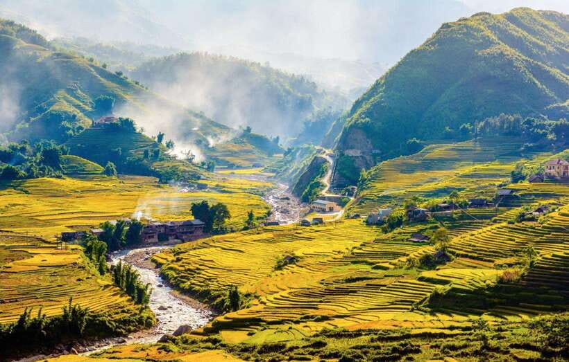 From Hanoi: Trek and Stay: 3-Day Sapa Highlands Adventure - The early bus from Hanoi to Sapa
