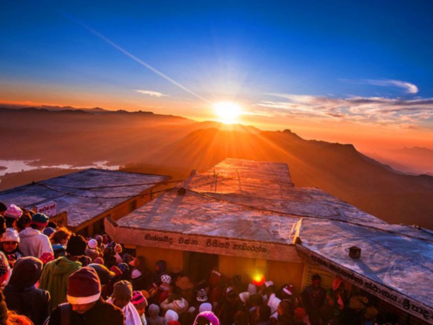 From Kandy: All Inclusive Adams Peak Epic Guided Hike - The late-night drive from Kandy to Nallatanniya