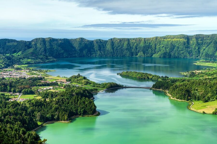From Ponta Delgada: Vista do Rei to Sete Cidades Guided Trek - Starting high above Sete Cidades