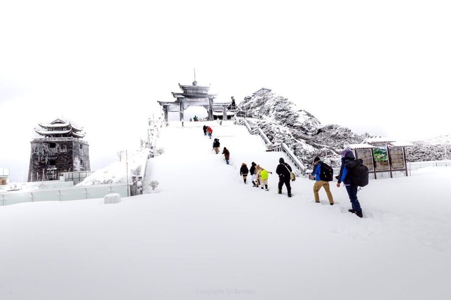 From Sapa: 1-Day Guided Trek to Lao Chai & Ta Van with Lunch - Starting in Sapa between 9:00 and 9:30