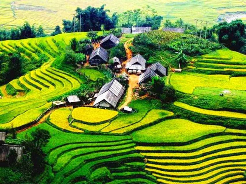 From Sapa: Full-Day Trekking Tour Lao Chai & Ta Van Villages - The 8:00 pickup and the walk out of Sapa