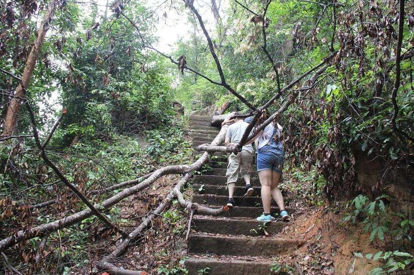 From Siem Reap: Phnom Kulen National Park Trekking Tour - Reaching Preah Ang Thom and its sandstone Buddha