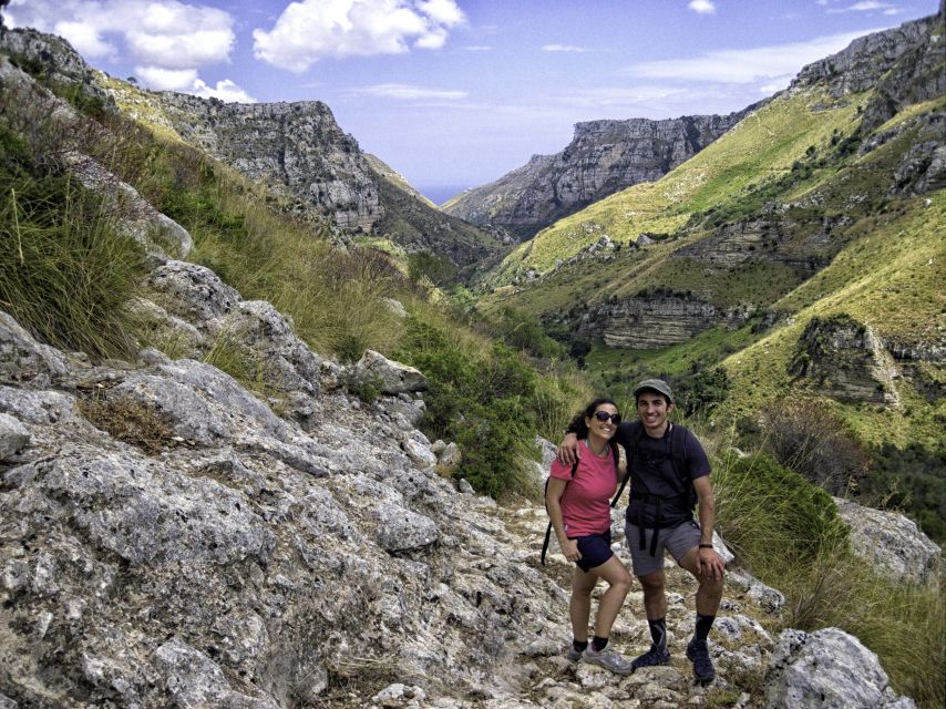 From Syracuse: Cavagrande Natural Reserve Guided Trek - What Federico adds to the walk